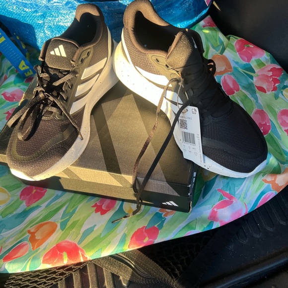 Adidas Men's size 9, ladies size 10 sneakers Black and White Running Sneakers - Picture 4 of 6